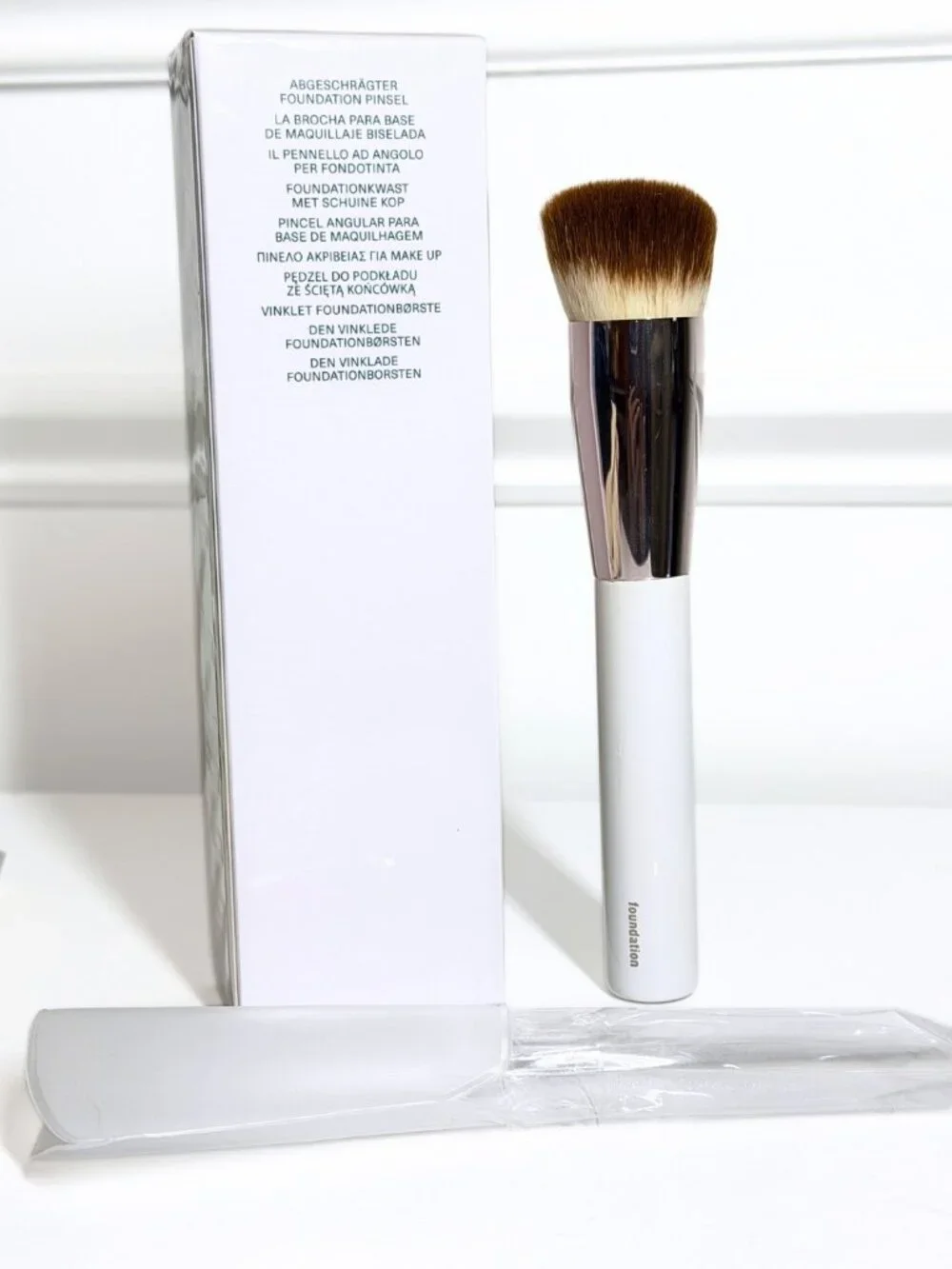 La Mer Skincolor de La Mer The Angled Foundation Brush NIB Sealed | Discontinued